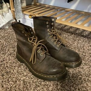 Doc marten’s airwair women’s boots
